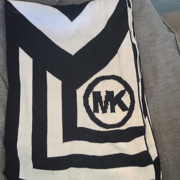 MK Scarf
